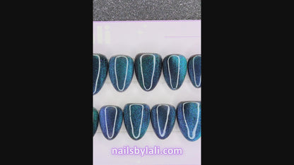 Large Almond Extra Short Velvet Cat Eye Color Shifting